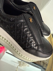 RIVER ISLAND