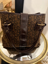 Load image into Gallery viewer, DKNY